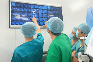 BỆNH VIỆN ĐA KHOA TỈNH TRÀ VINH LẦN ĐẦU TRIỂN KHAI THÀNH CÔNG PHẪU THUẬT NỘI SOI KHỚP VAI