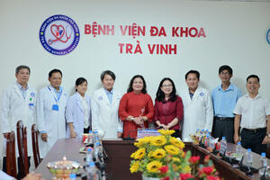 THƯỜNG TRỰC TỈNH ỦY, SỞ Y TẾ THĂM VÀ CHÚC TẾT BỆNH VIỆN ĐA KHOA TRÀ VINH